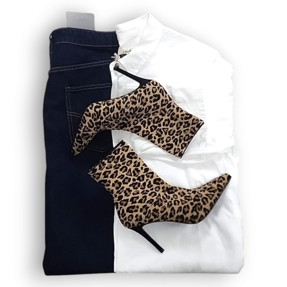 FUTURE COLLECTIVE Flare Jeans - Picture 4 of 15